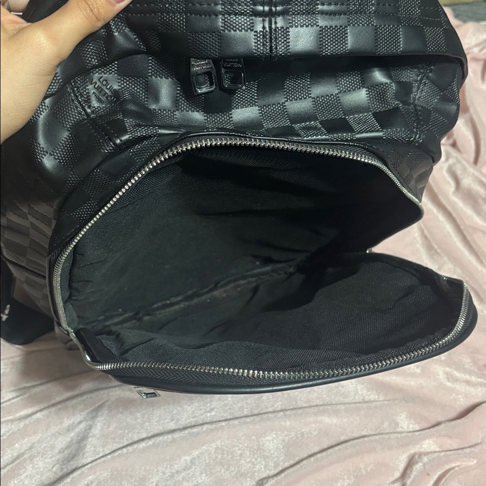 LV backpack - Picture 6 of 11